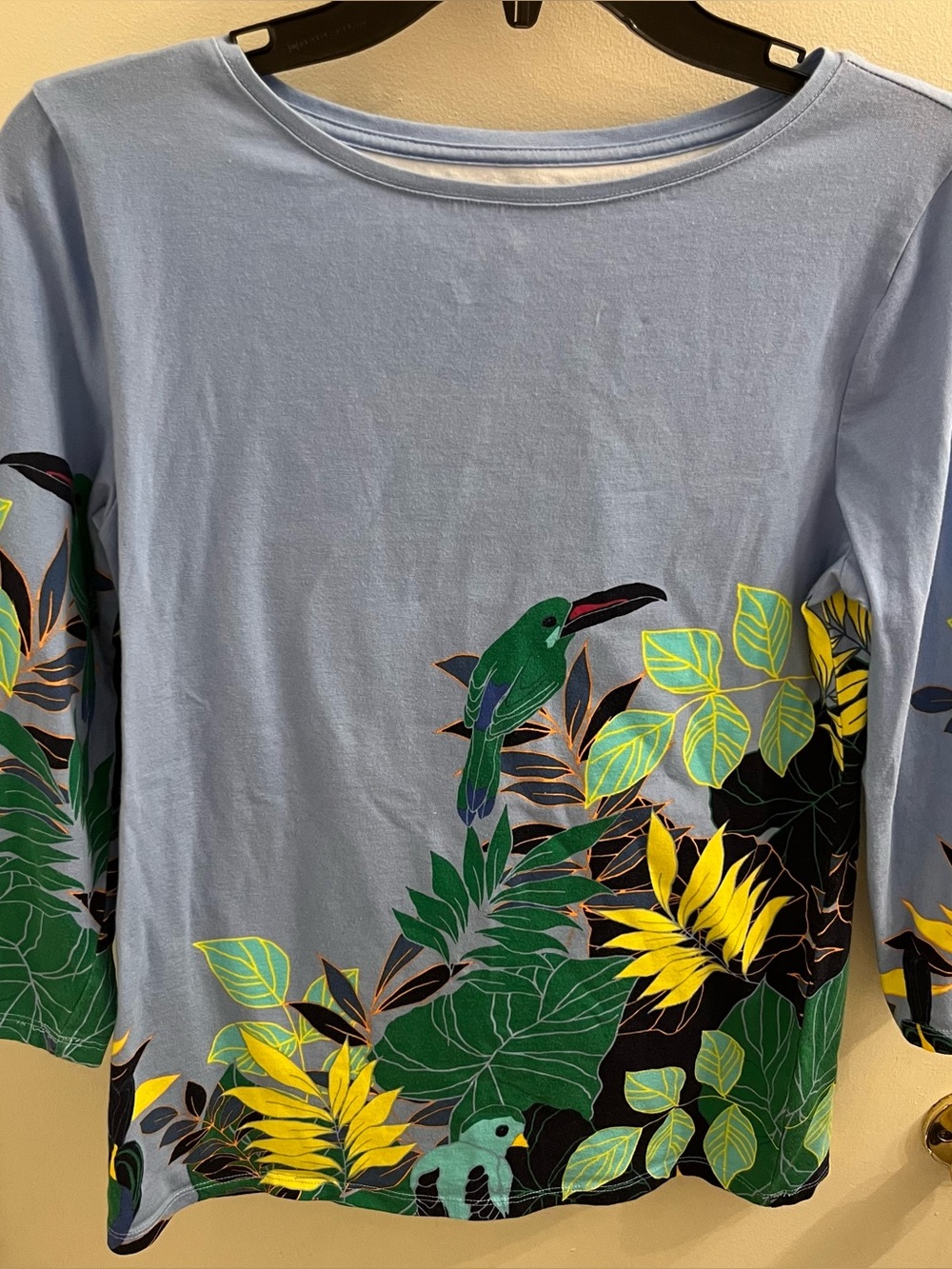 Talbots Tropical 3/4 Sleeve Top
Size Medium